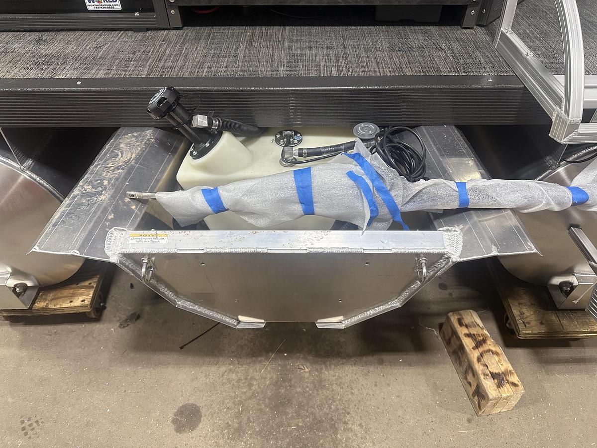 2025 Montego Bay 8522 Fish & Cruise Deluxe Pontoon & Honda 4-Stroke EFI