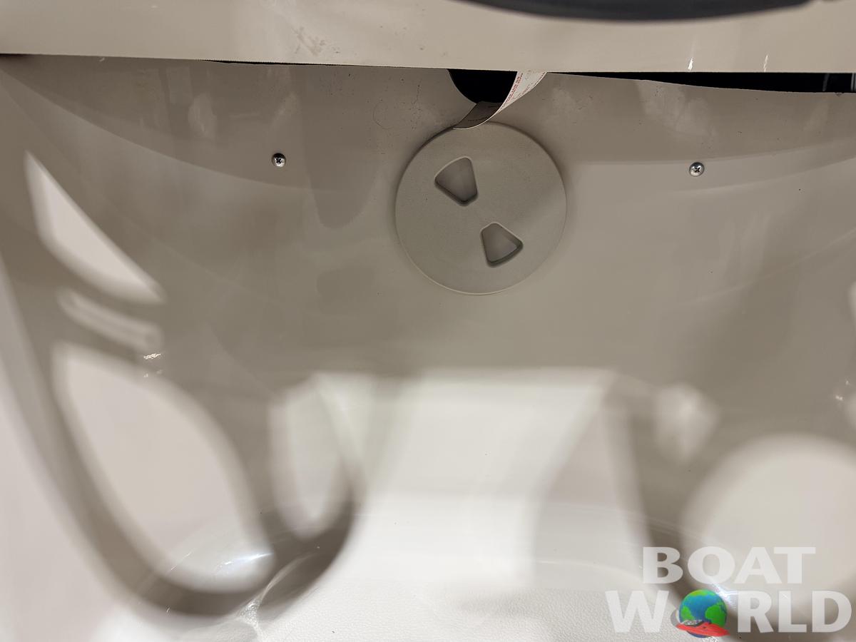 Used 2016 Sylvan Mirage 822 LZ & 50HP Yamaha 4Stroke - $21,995