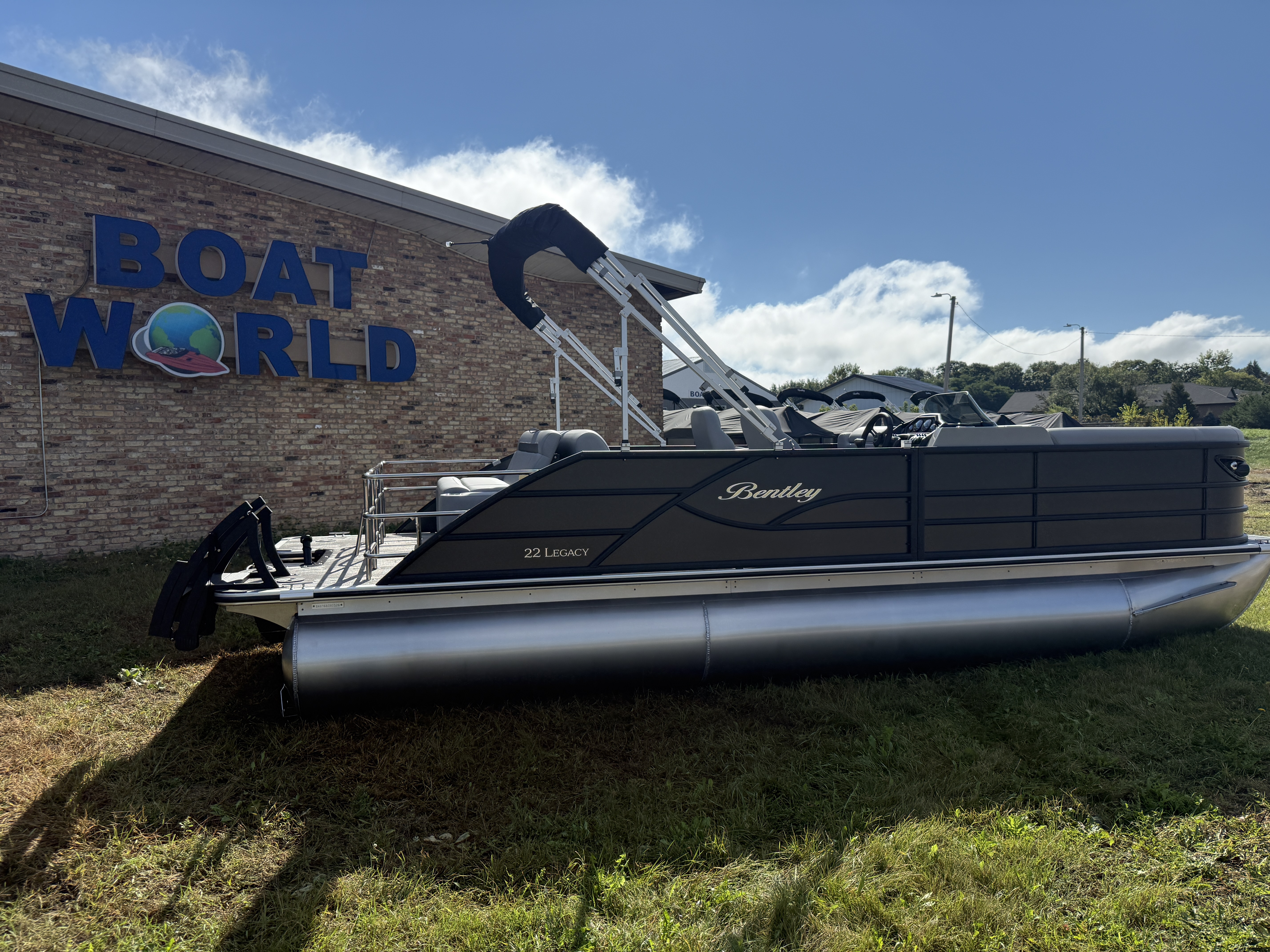 2026 Bentley Pontoons Legacy 220 Swingback 