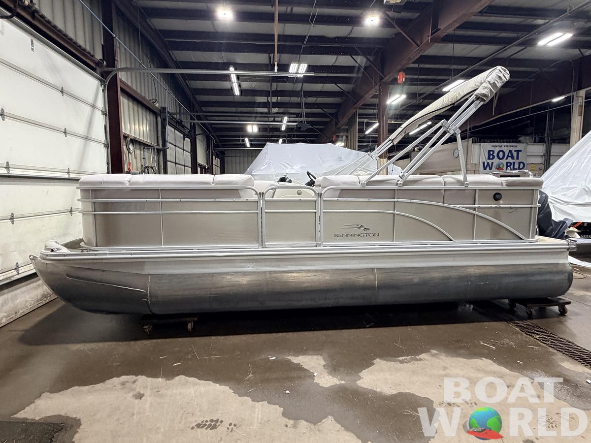 Used 2014 Bennington 21 SLX & 90HP Yamaha 4Stroke -$19,995