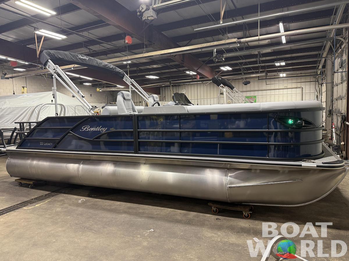 2026 Bentley Pontoons Legacy 223 Swingback Tritoon 