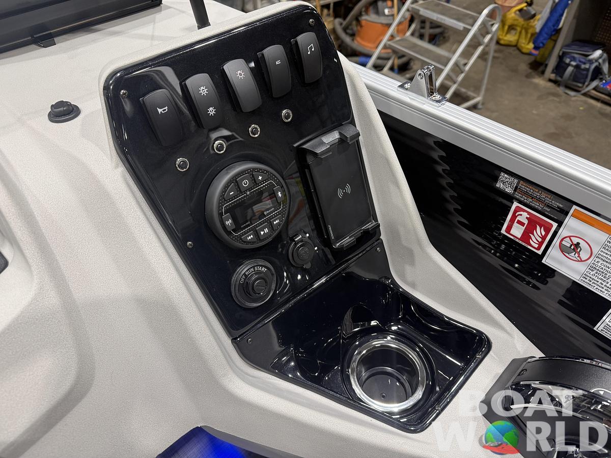 2026 Princecraft Vectra 23 RL SS Swingback Tritoon 