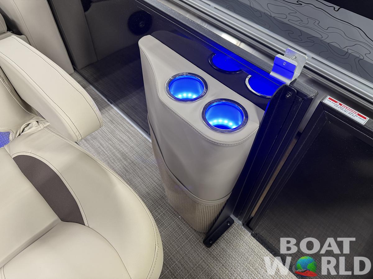 2025 Bentley Pontoons Legacy 223 Swingback Tritoon & Honda 4-Stroke EFI