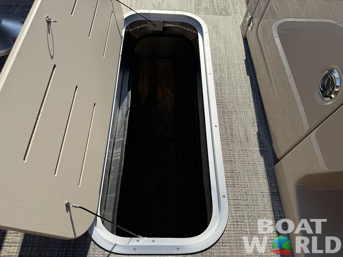 2026 Bentley Pontoons Legacy 223 Navigator DL Quad Lounge Tritoon & Honda 4-Stroke EFI