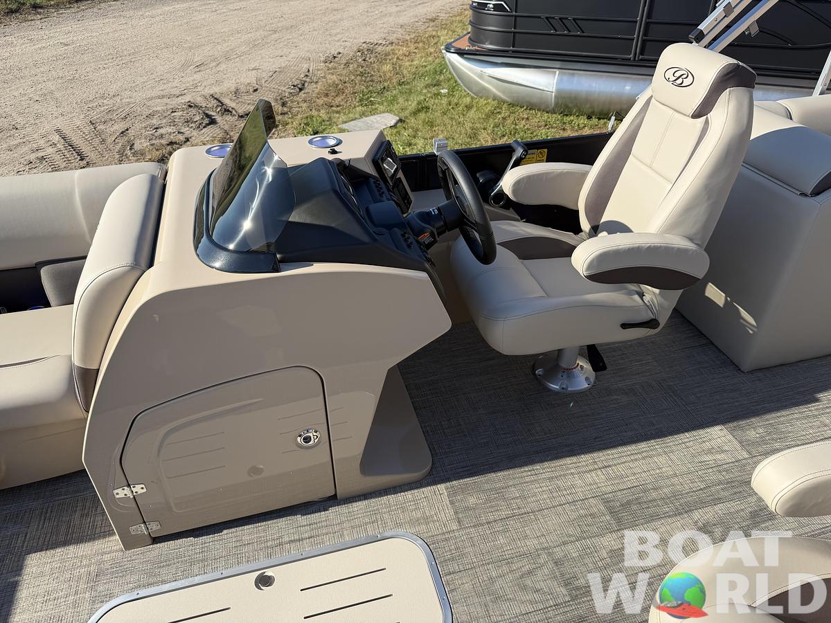 2026 Bentley Pontoons Legacy 223 Navigator DL Quad Lounge Tritoon & Honda 4-Stroke EFI