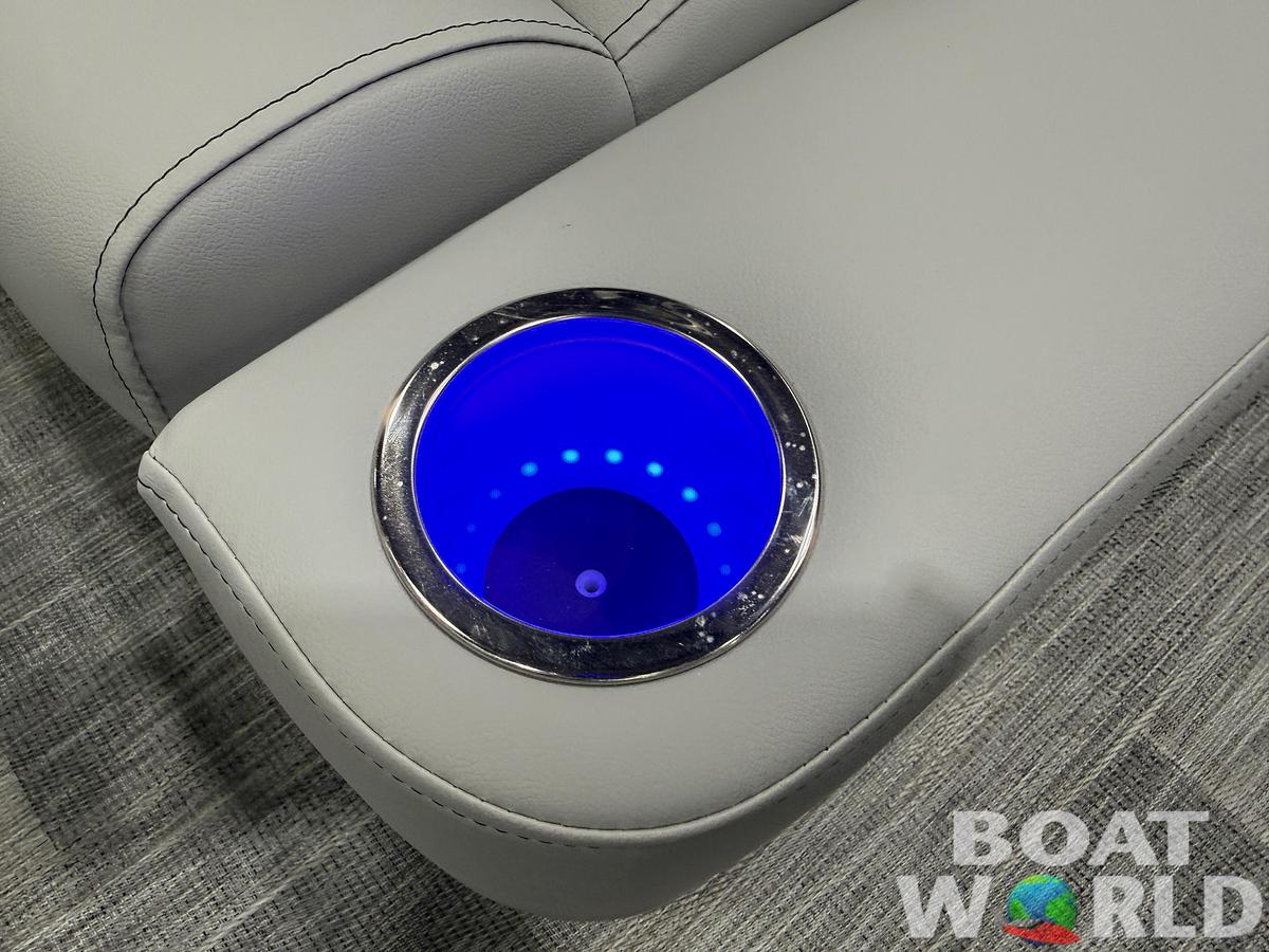 2026 Bentley Pontoons Legacy 223 Swingback Tritoon 