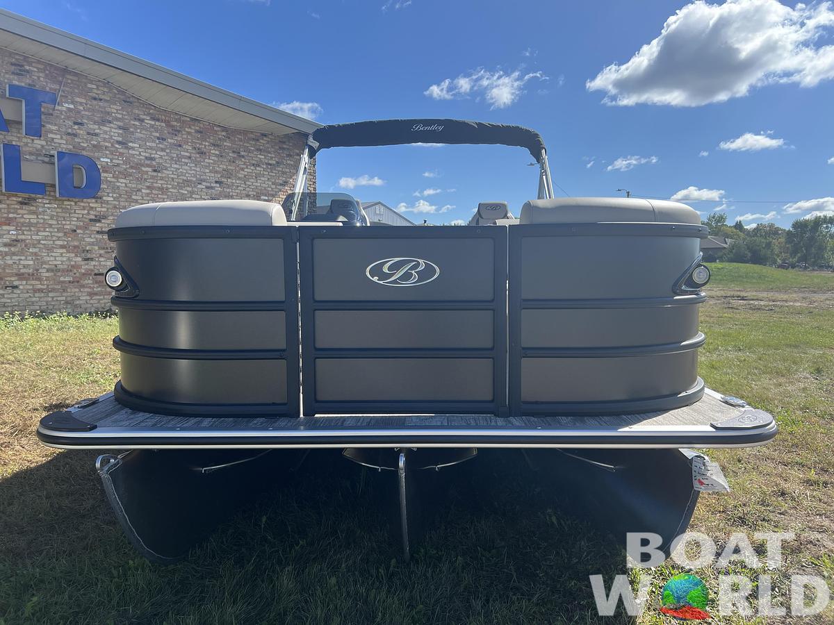 2026 Bentley Pontoons Legacy 223 Swingback Tritoon 