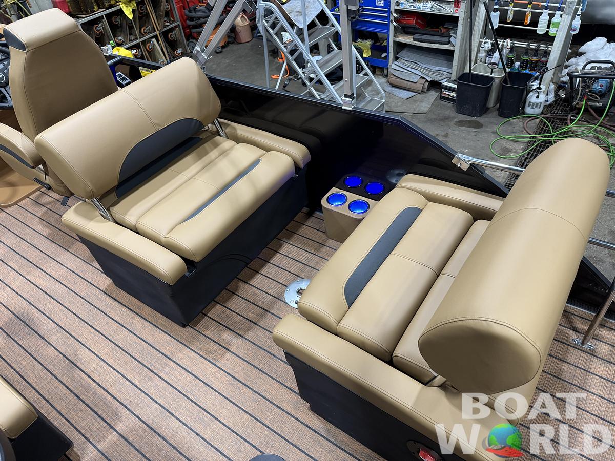2026 Bentley Pontoons Legacy 223 QSB Swingback Tritoon 