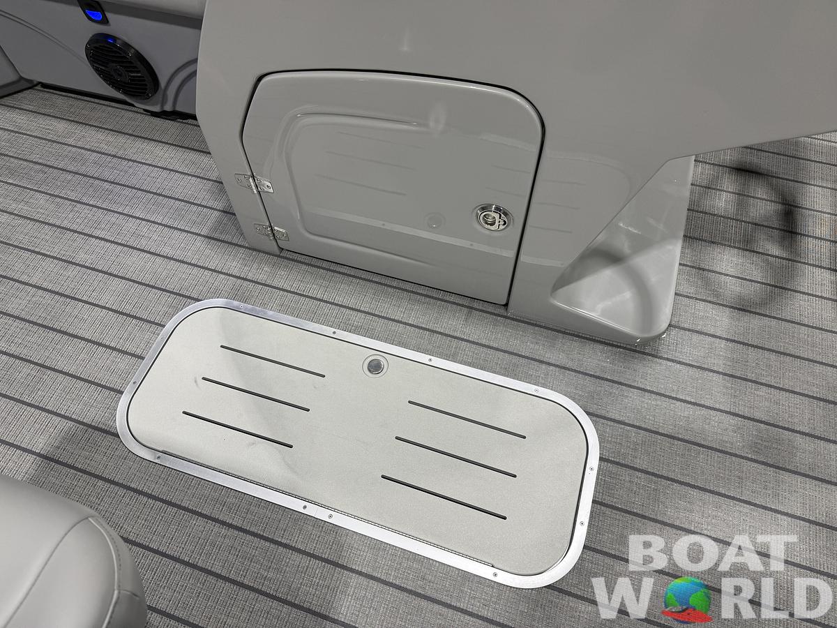 Used 2026 Bentley Pontoons Legacy 223 DL Quad Lounge Tritoon & 250HP