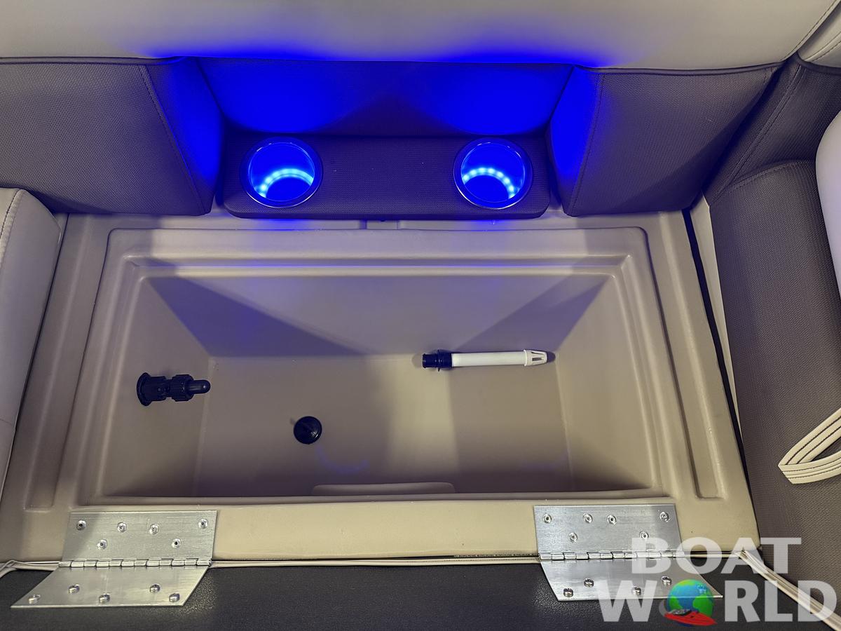 2025 Bentley Pontoons Legacy 220 Navigator Quad Lounge & Honda 4-Stroke EFI