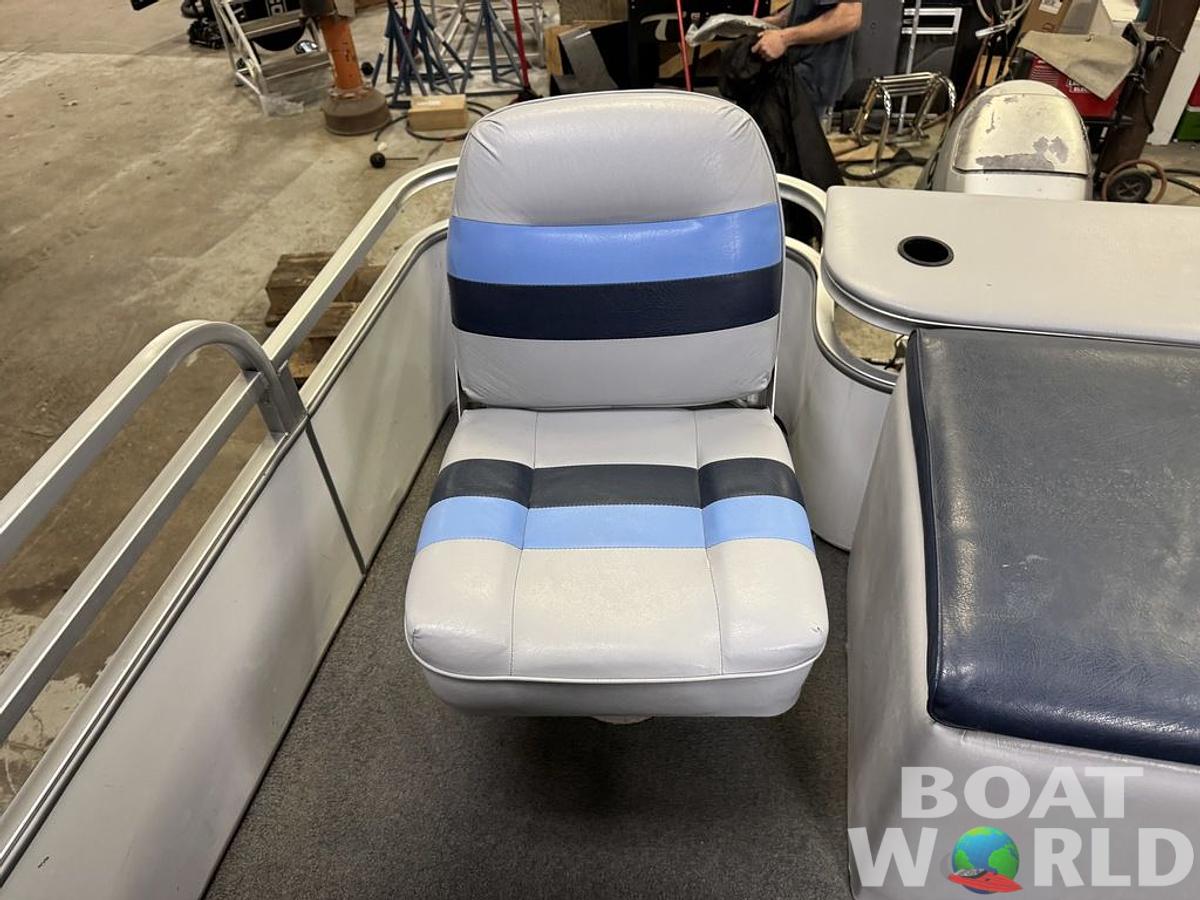 Used 2002 TMC 2200 FM Pontoon