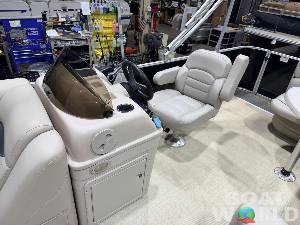 Used 2015 Sylvan Mirage 820 Cruise Special Edition Pontoon