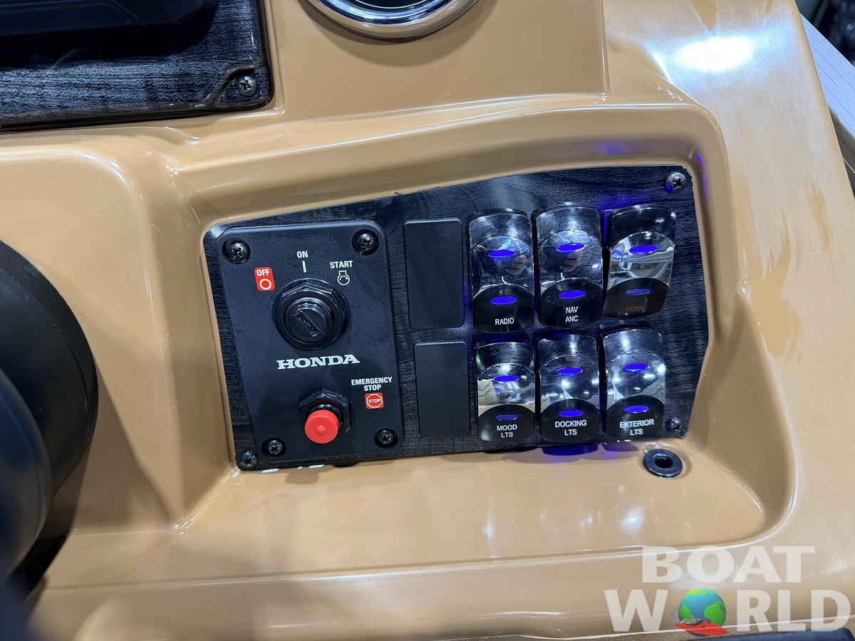 2026 Tahoe Sport 2385 VRB Swingback Tritoon $47995