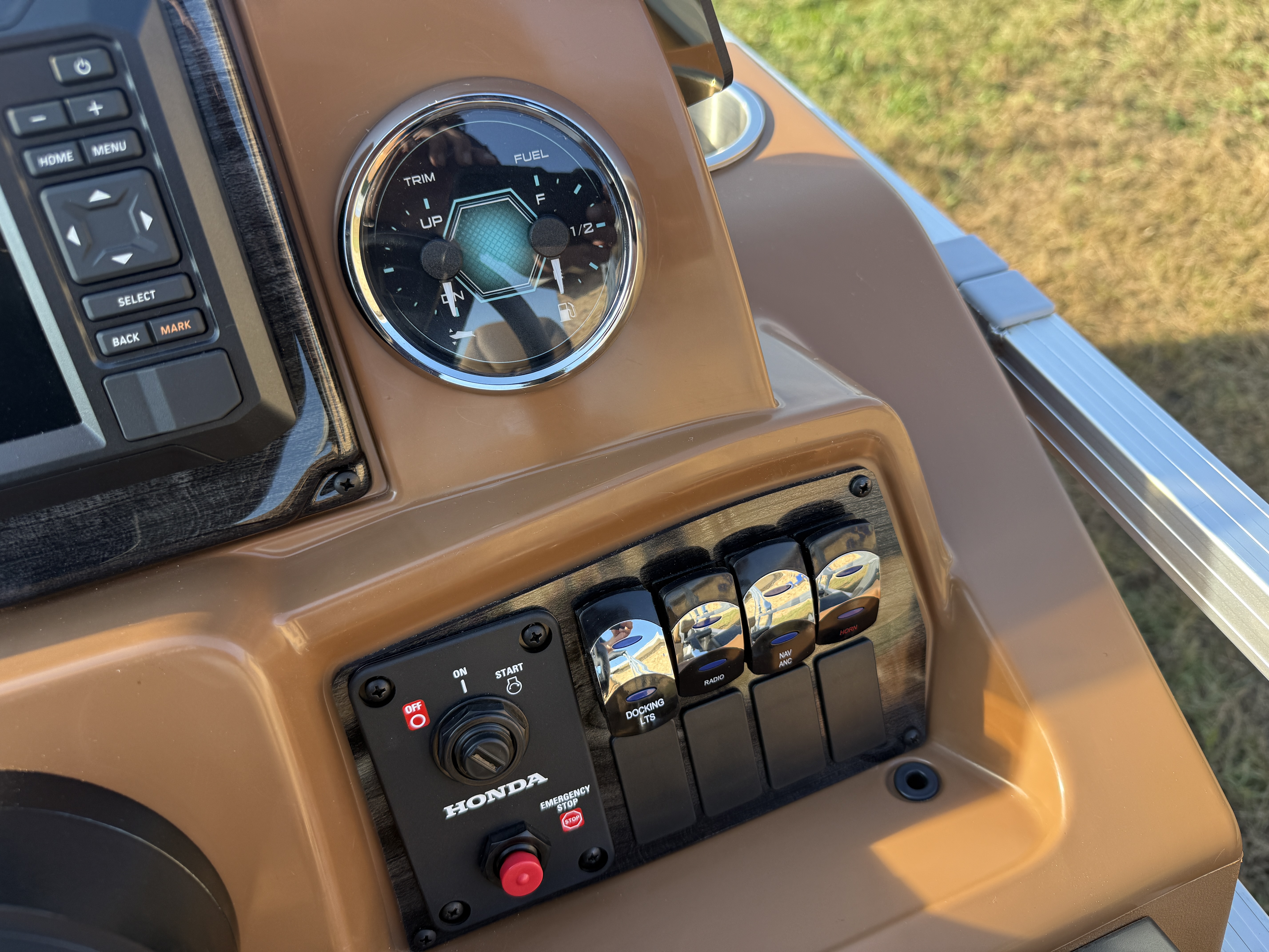 2027 Tahoe Sport VRB 2180 Swingback $31995