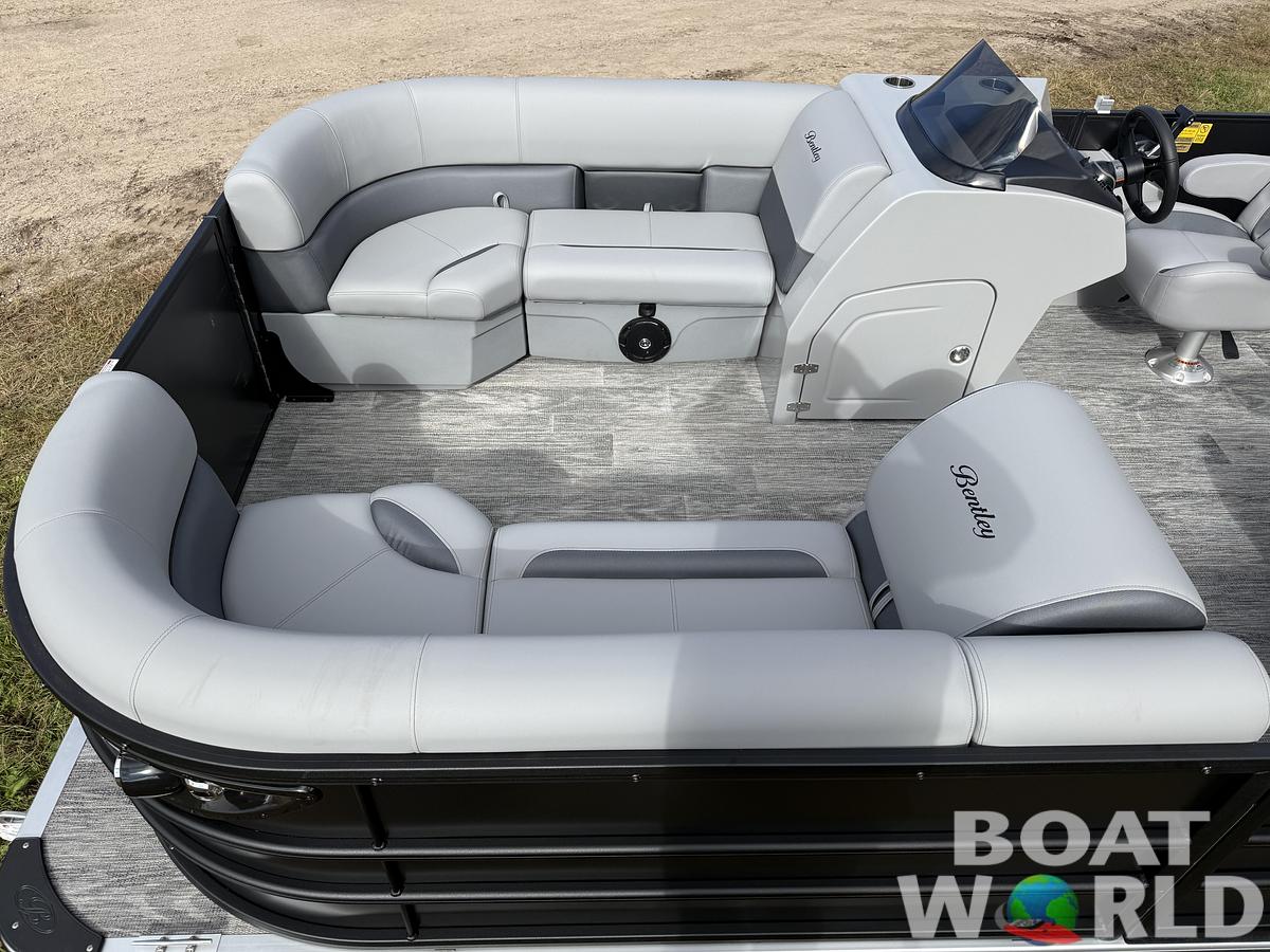 2026 Bentley Pontoons Legacy 220 Swingback 