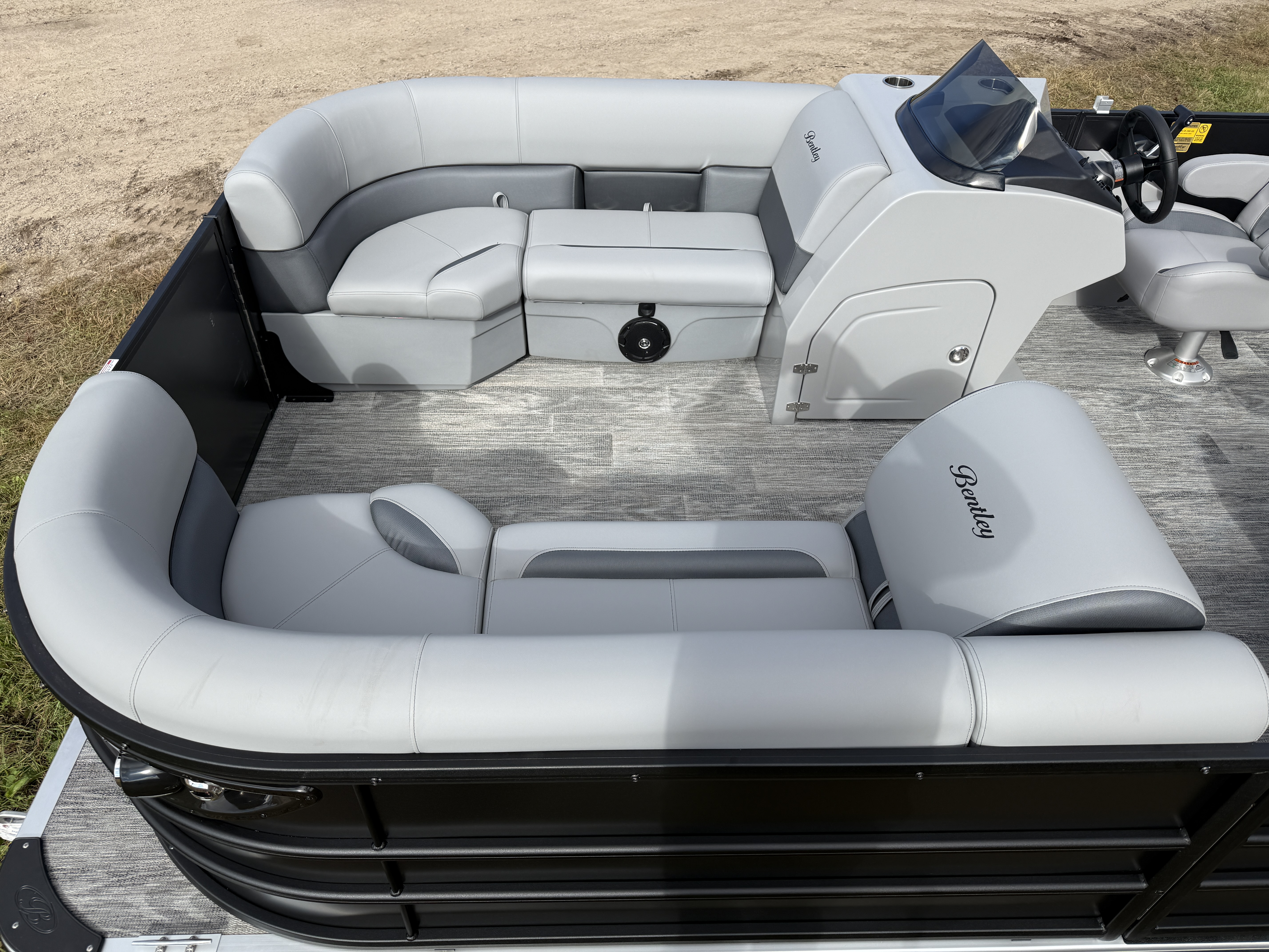 2026 Bentley Pontoons Legacy 220 Swingback 