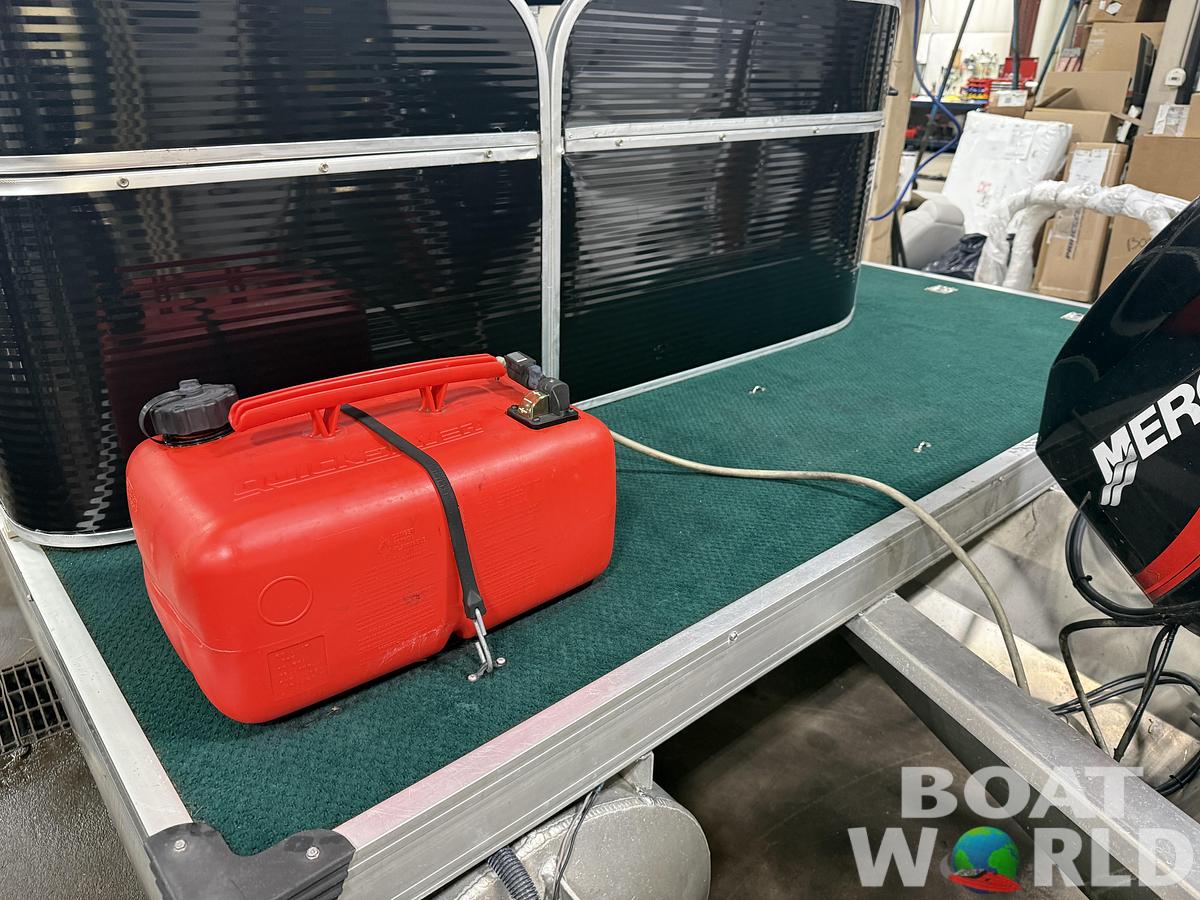 Used 2005 Leisure Island 2021 & 40HP