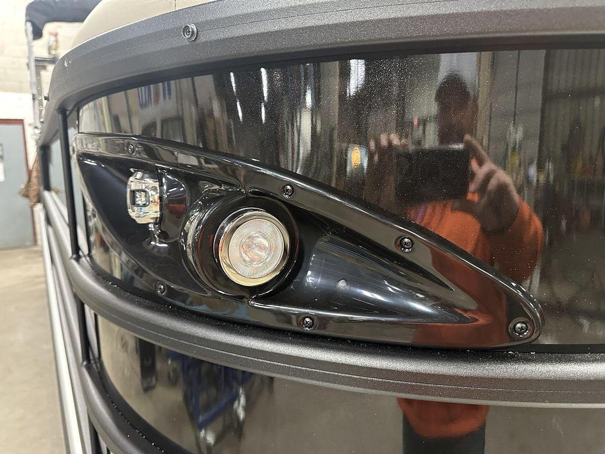 2025 Bentley Pontoons Legacy 200 Navigator Quad Lounge & Honda 4-Stroke EFI