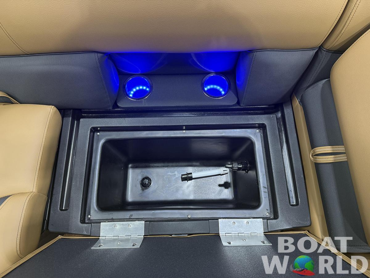 2026 Bentley Legacy 220 Navigator DL Quad Lounge $42995