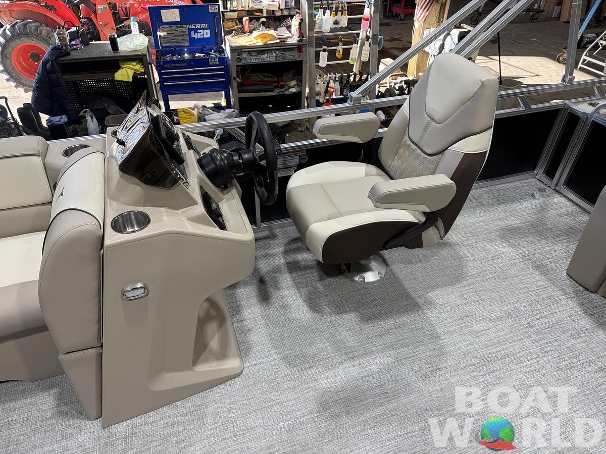 2026 Tahoe Sport VRB 2385 Swingback & 4-Stroke $34995