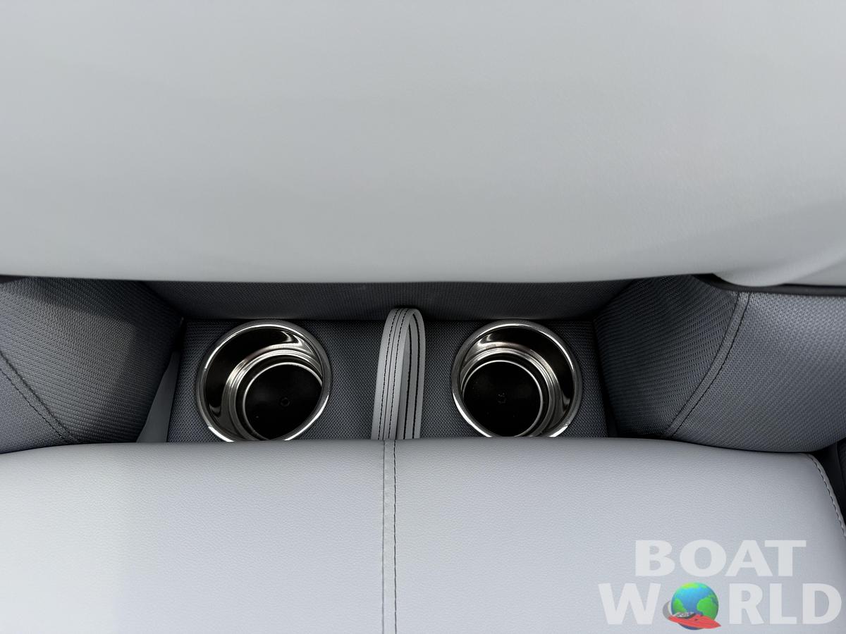 2025 Bentley Pontoons Legacy 200 Swingback