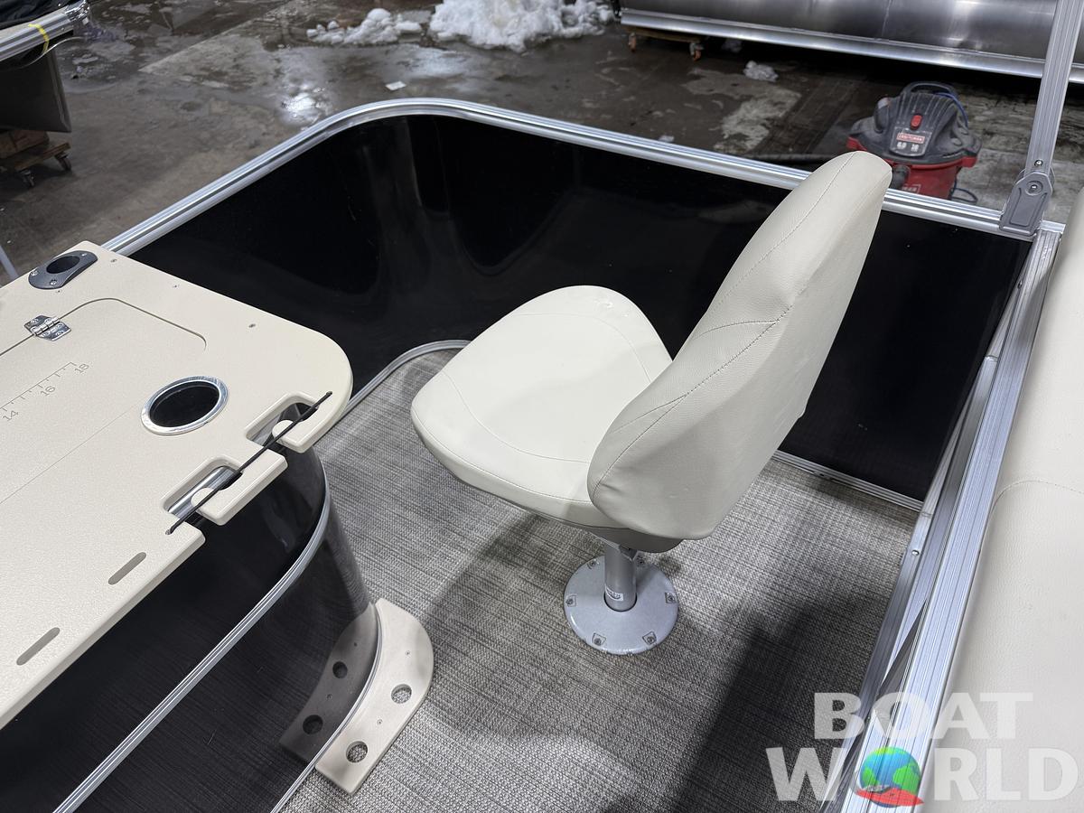 Used 2017 Sylvan 820 Fish & Cruise Pontoon
