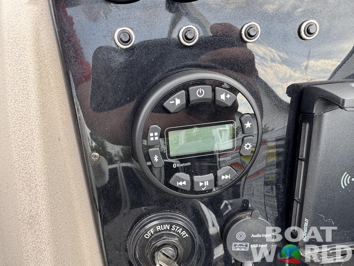 Used 2024 Princecraft Vectra 21 RL Dinette Swingback Pontoon