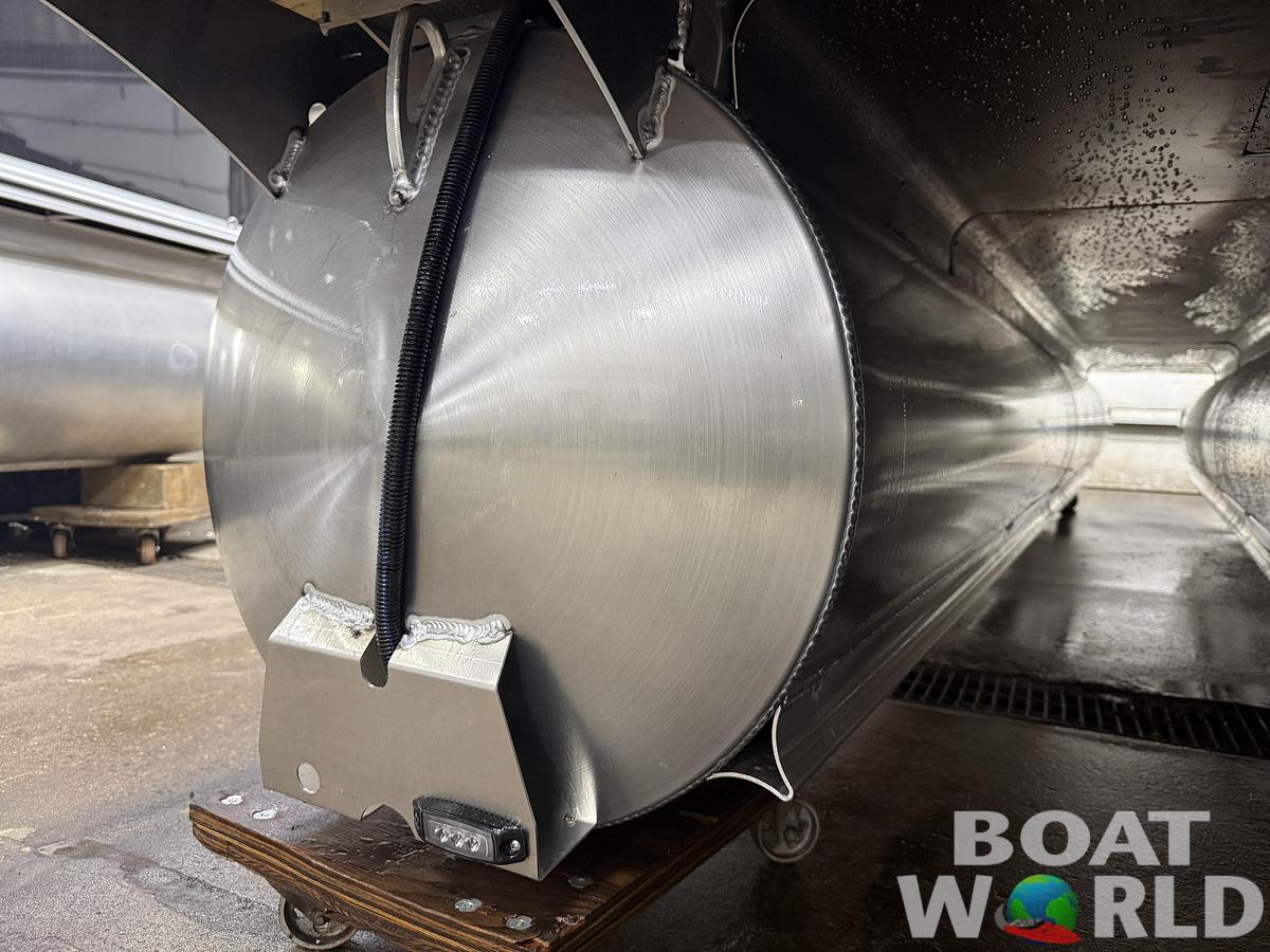 2026 Bentley Pontoons Elite 223 Swingback Tritoon