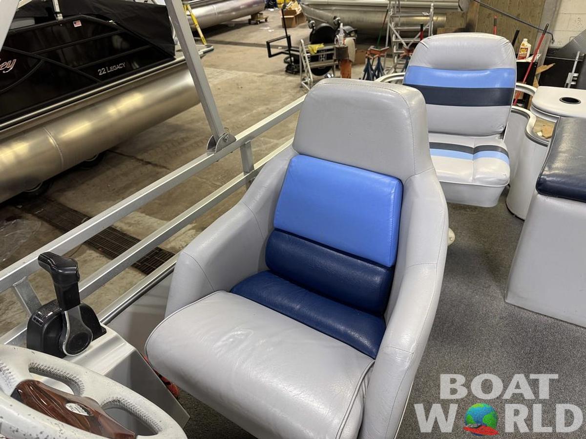 Used 2002 TMC 2200 FM Pontoon