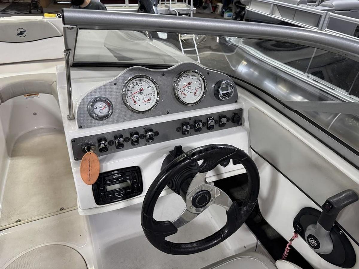 Used 2015 Starcraft Marine Runabout Limited IO 1918 RE I/O