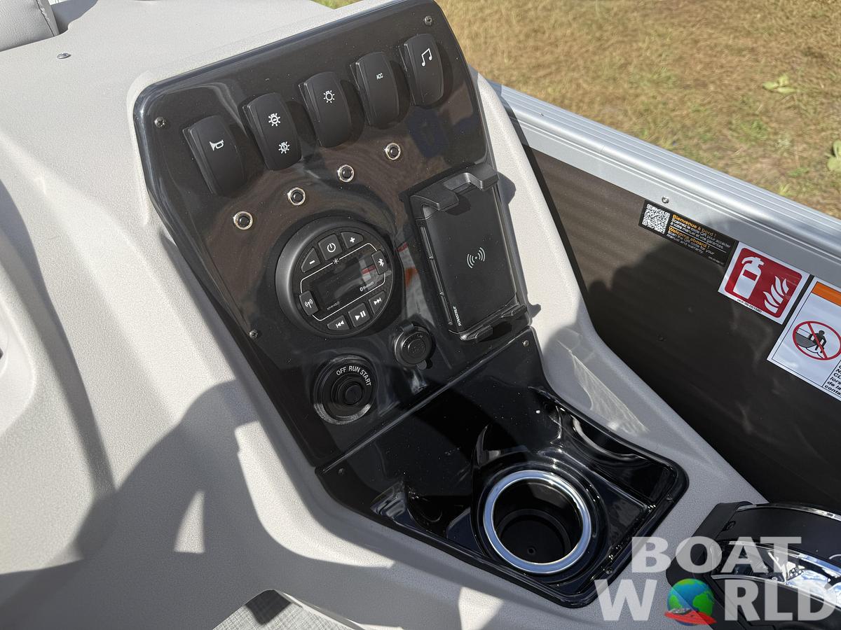 2026 Princecraft Vectra 21 RL Swingback Lounge Pontoon & Mercury 4-Stroke EFI