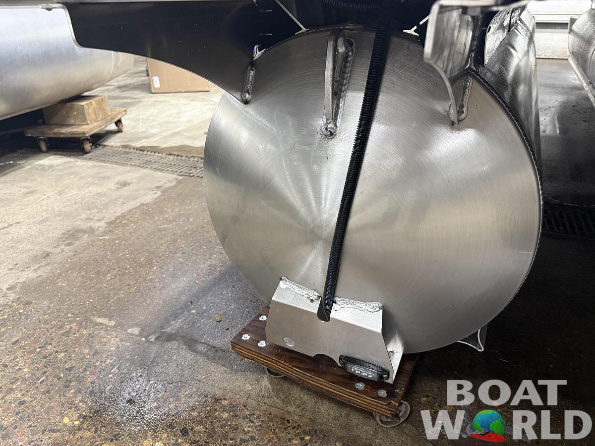 2026 Bentley Pontoons Elite 223 Swingback Tritoon