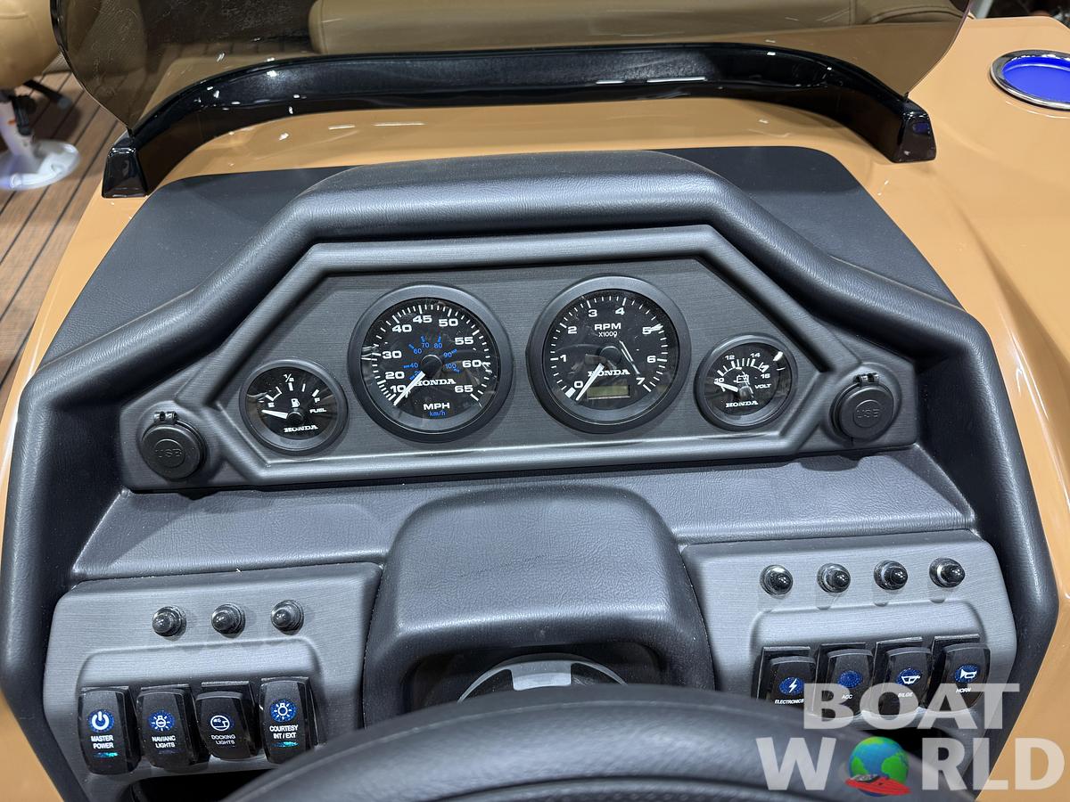 2026 Bentley Pontoons Legacy 223 Navigator DL Quad Lounge Tritoon 