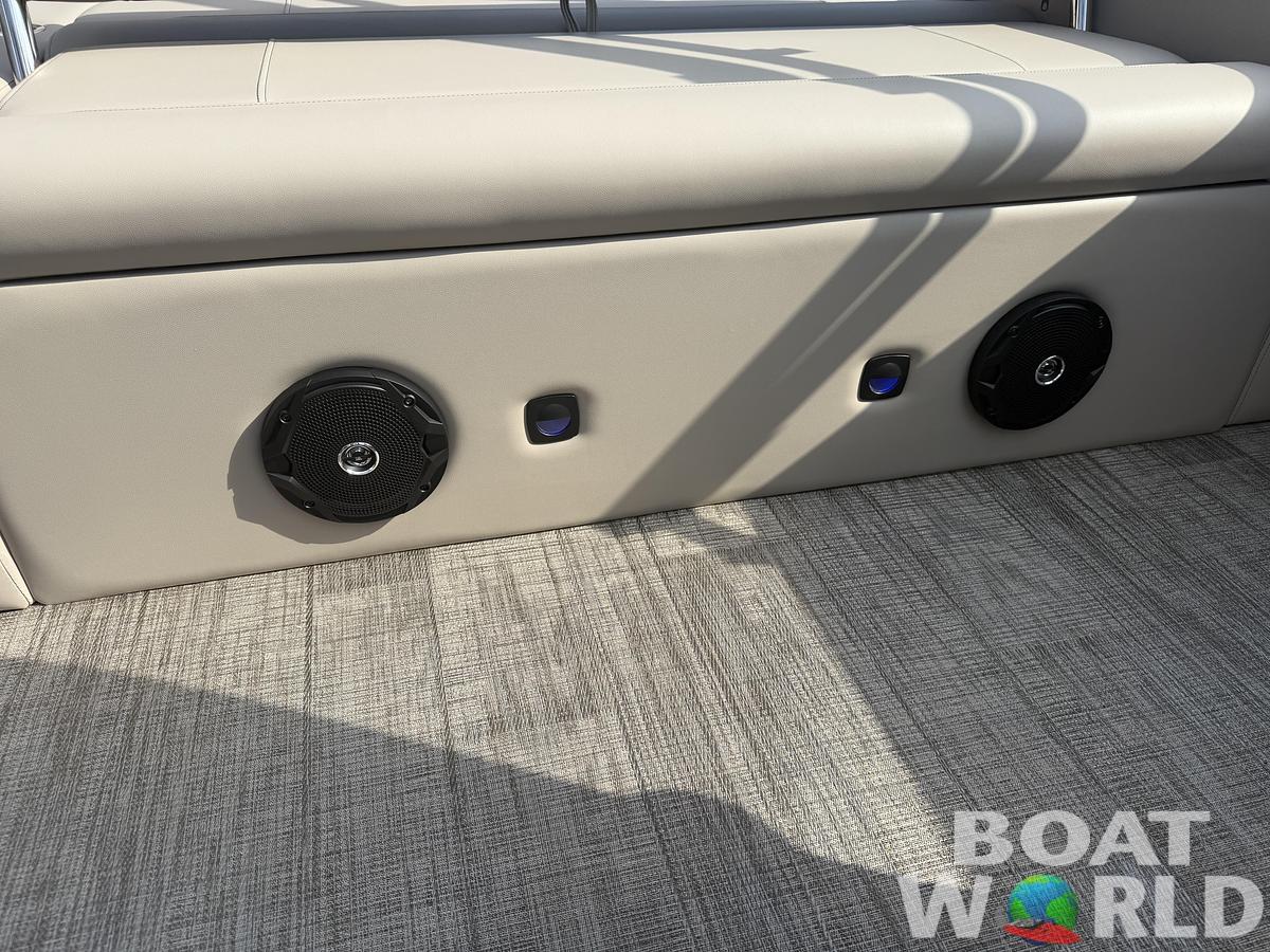 2026 Bentley Pontoons Legacy 220 Swingback & Honda 4-Stroke EFI