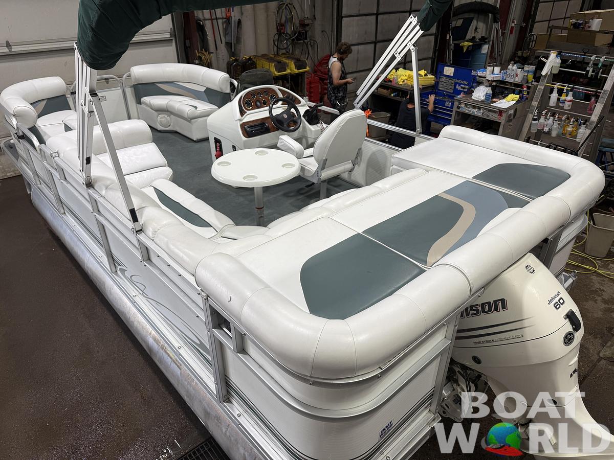 Used 2003 Weeres 200 SunTanner & 60HP Johnson 4Stroke -$11,995