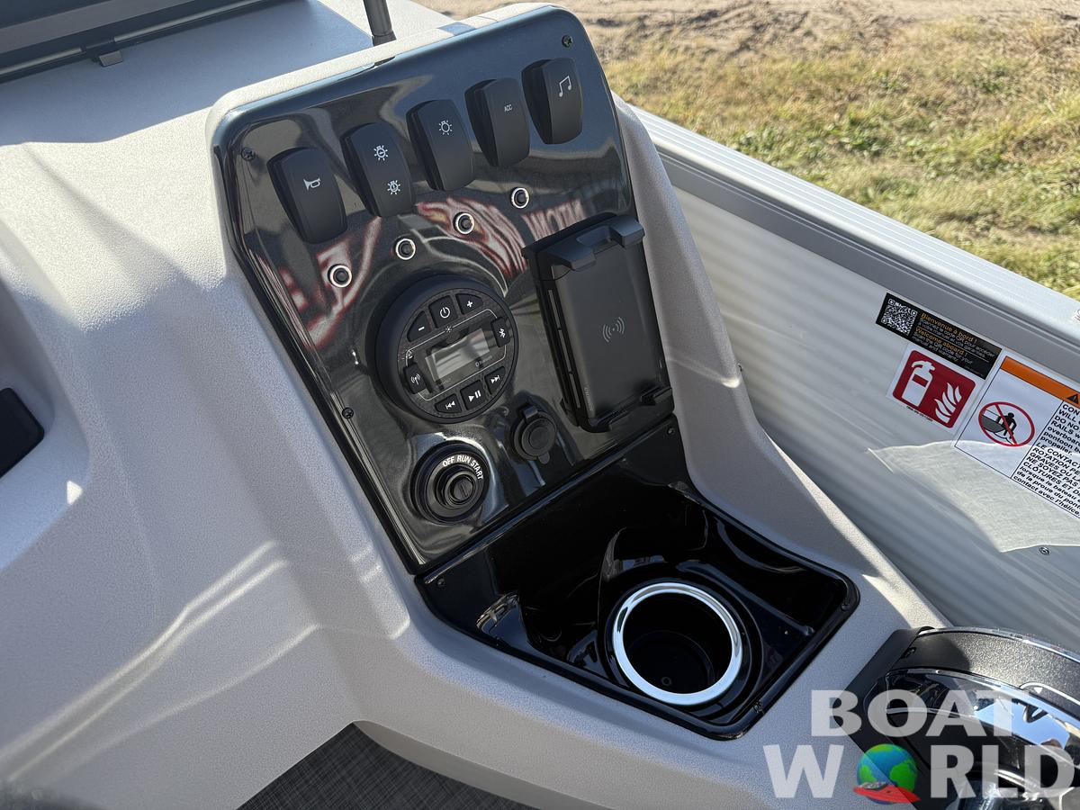 2026 Princecraft Vectra 23 RL SS Swingback Pontoon & Mercury 4-Stroke EFI