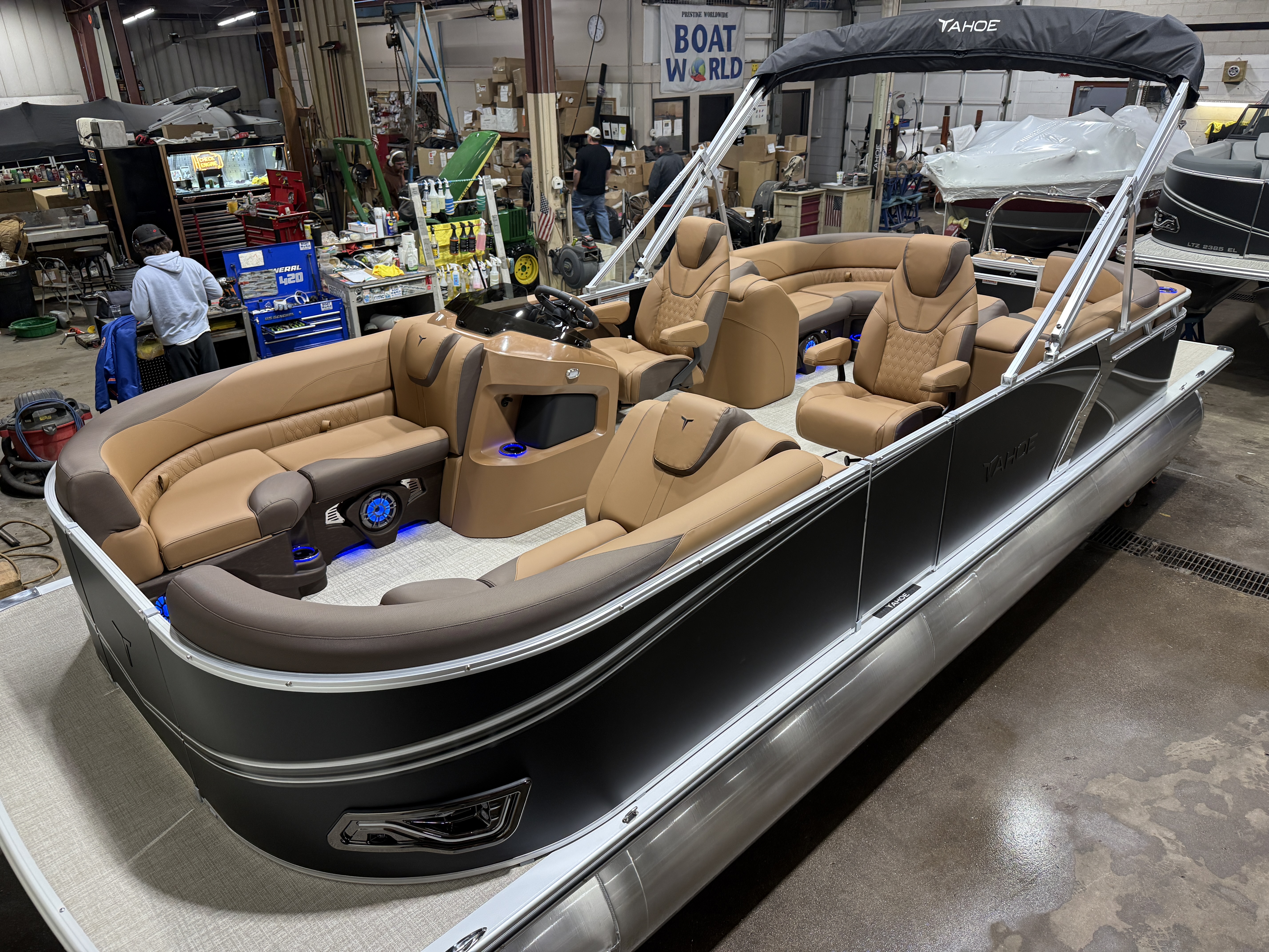 2026 Tahoe Pontoons LTZ 2385 Quad Lounge Tritoon