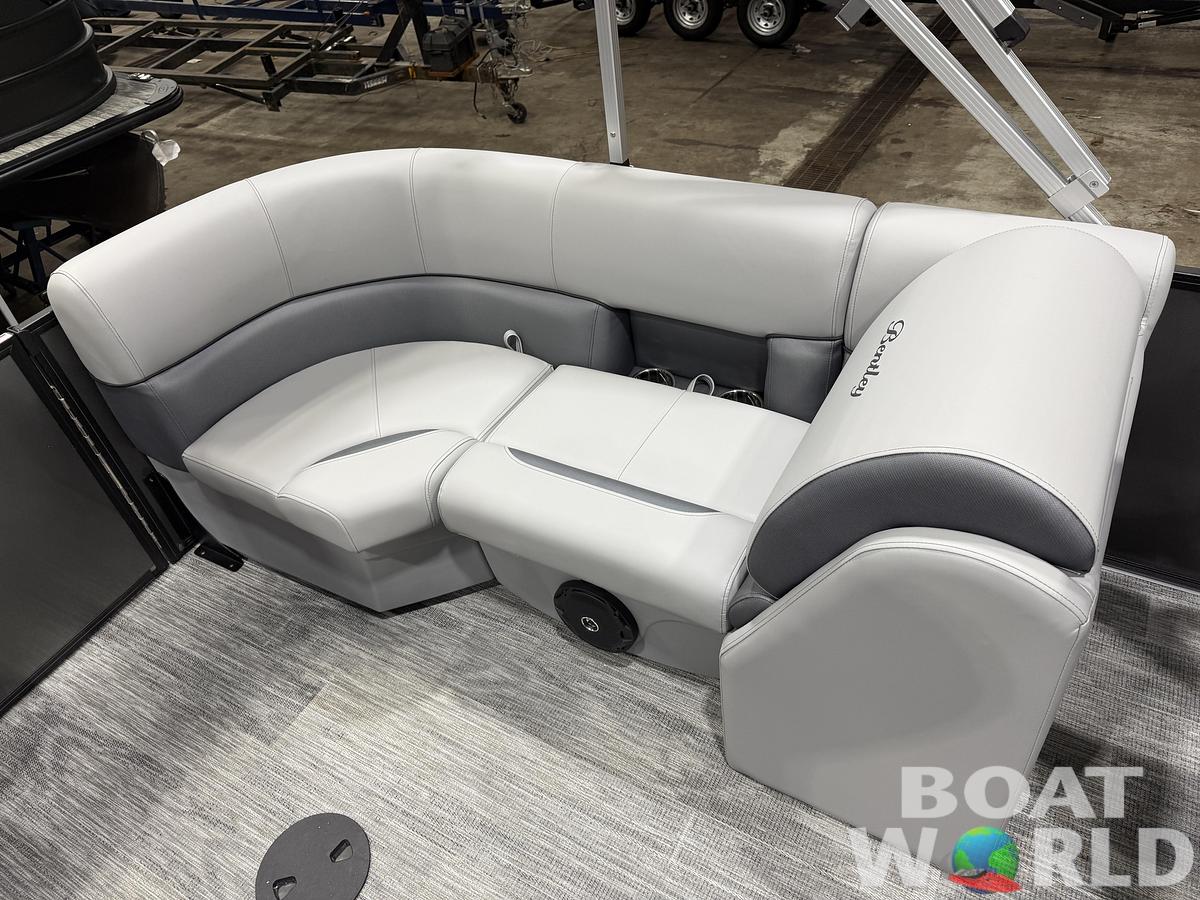 2026 Bentley Pontoons Legacy 220 Navigator Quad Lounge