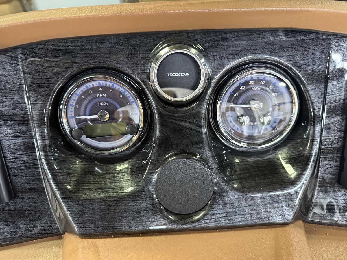 2025 Tahoe Pontoons LTZ 2385 Swingback (VRL) & Honda 4-Stroke EFI