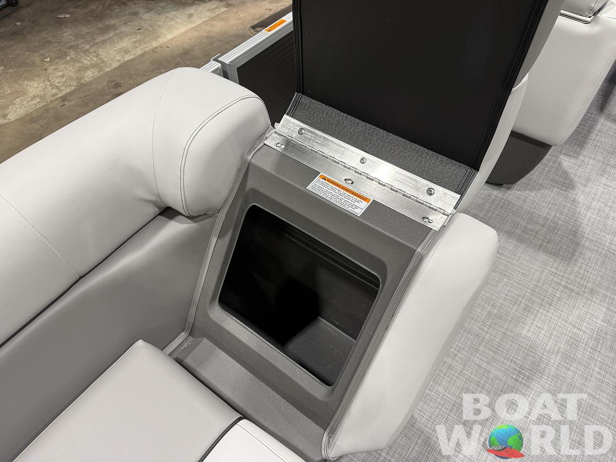 2026 Princecraft Vectra 23 RL Lounge Swingback Tritoon 