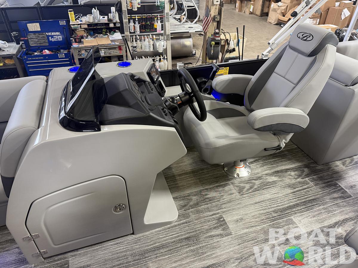 2026 Bentley Pontoons Legacy 220 Navigator DL Quad Lounge