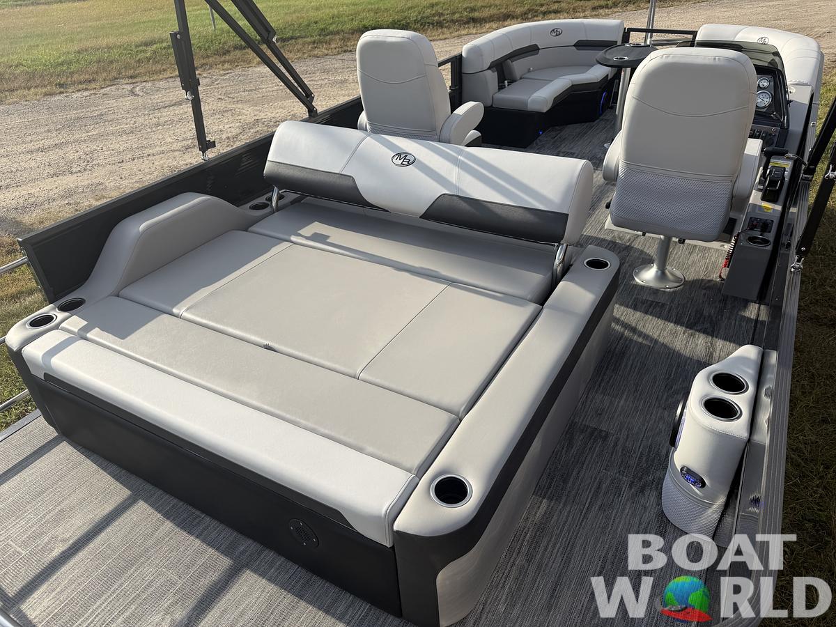 2026 Montego Bay 8522 Swingback Deluxe Pontoon 
