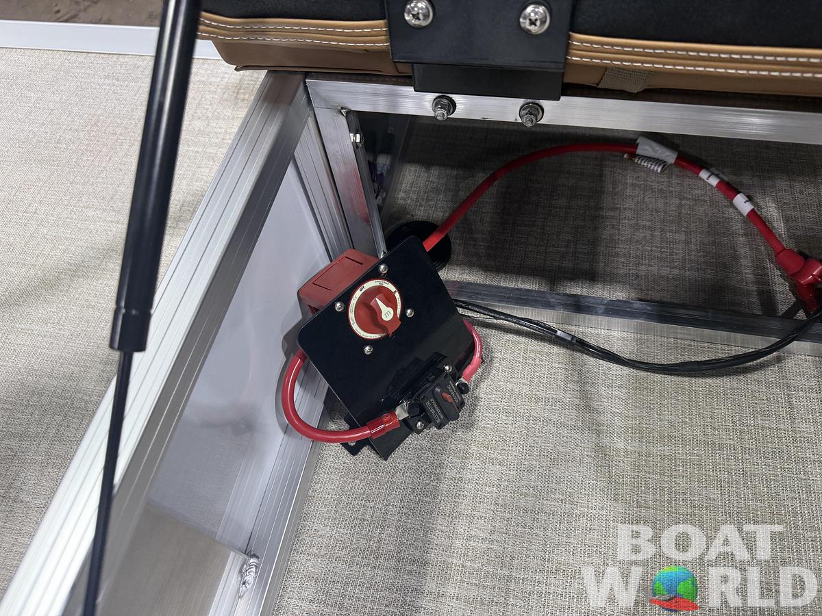 2026 Tahoe Sport VRB 2385 Swingback & 4-Stroke $34995