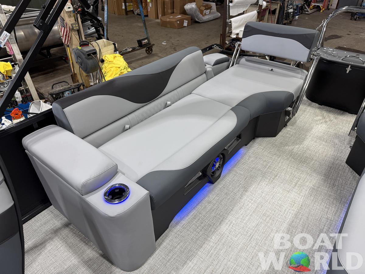 2027 Tahoe LTZ 300HP QLS 2585 Tritoon $71,995