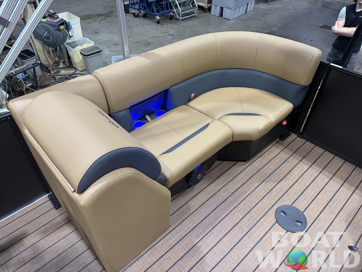 2026 Bentley Pontoons Legacy 220 Navigator Quad Lounge