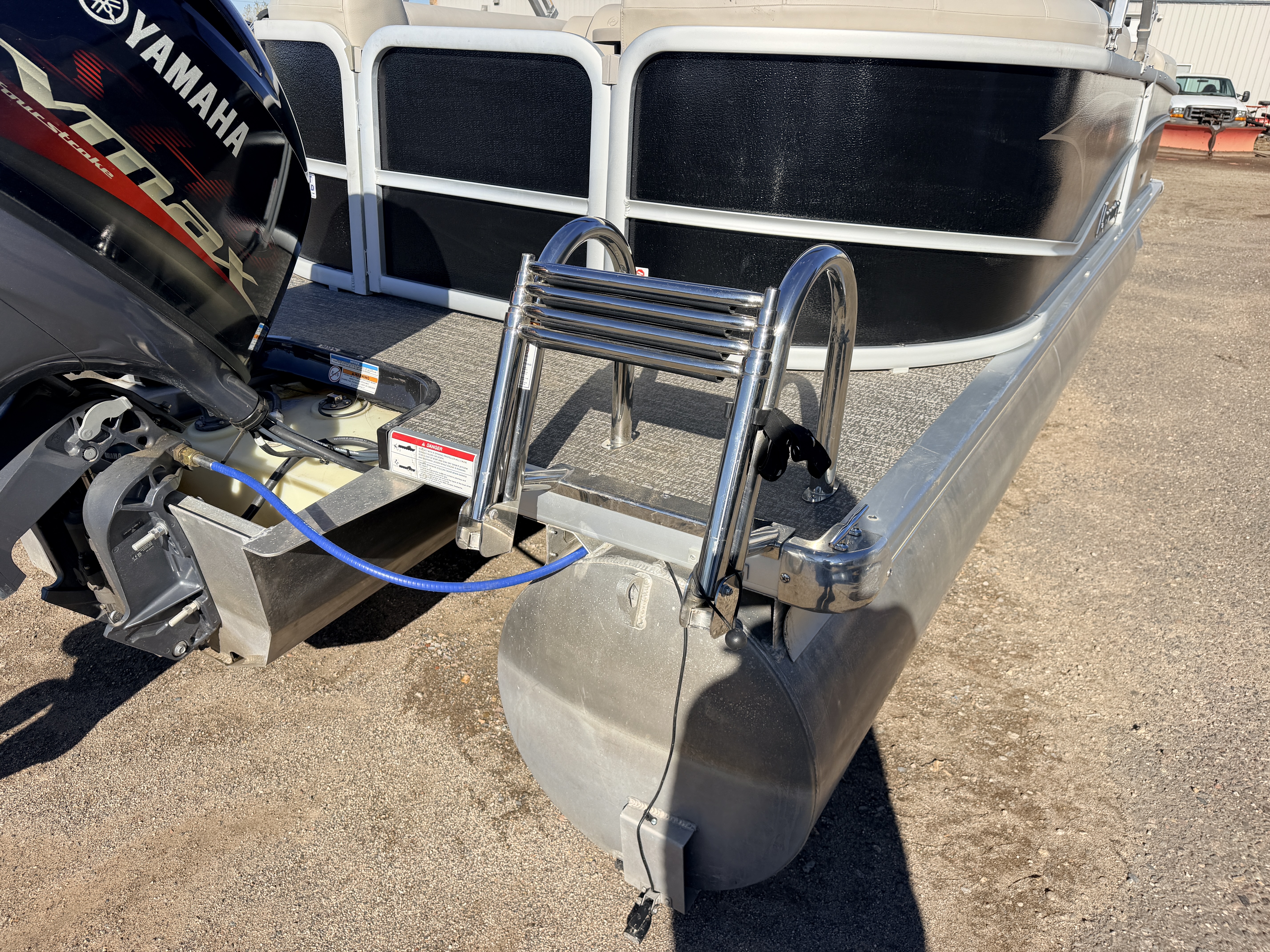 Used 2022 Premier 230 SunSpree RF & 116HP Yamaha 4Stroke -$34,995