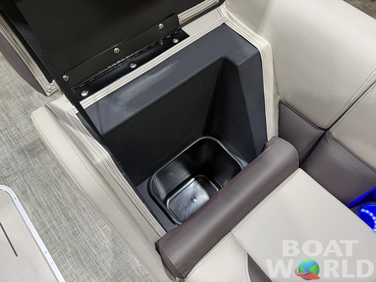 2026 Bentley Pontoons Legacy 223 Navigator Quad Lounge Tritoon