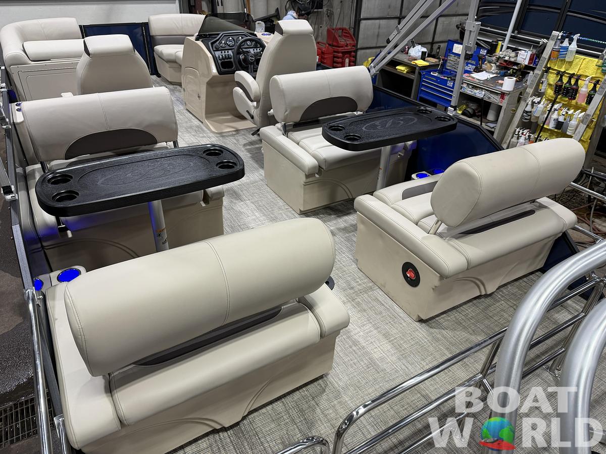 2026 Bentley Pontoons Legacy 220 QSB Swingback 