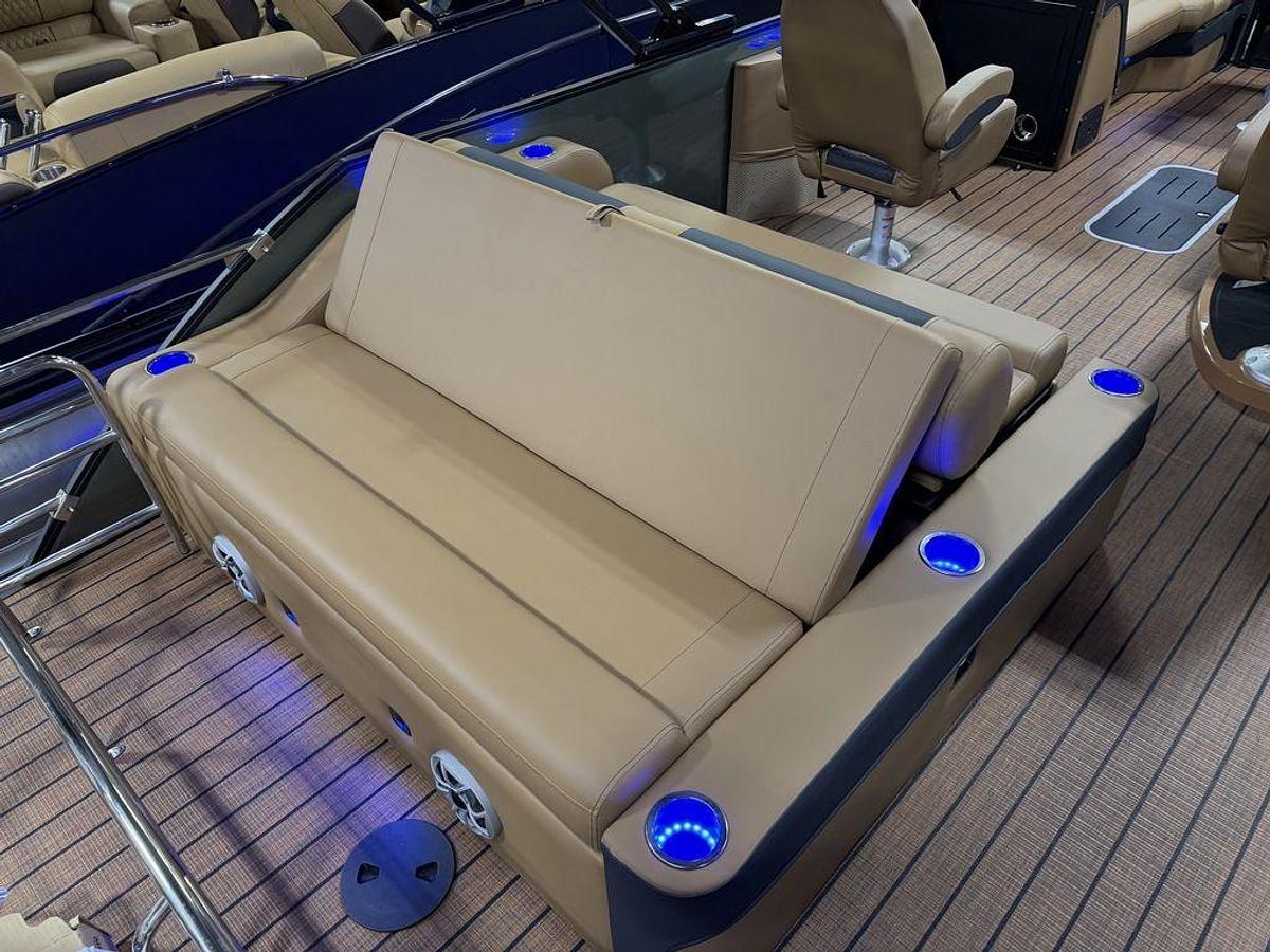 2025 Bentley Pontoons Elite 223 Swingback Tritoon & Honda 4-Stroke EFI