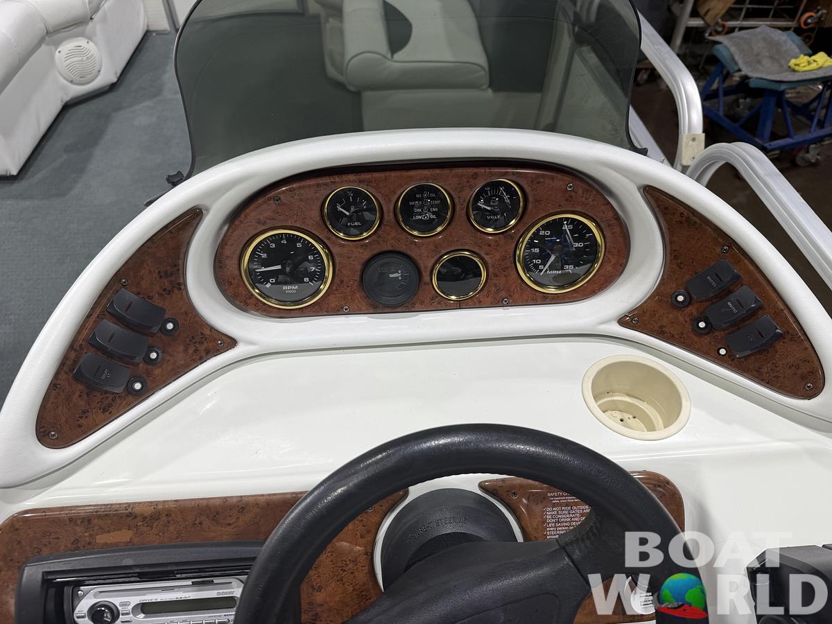 Used 2003 Weeres 200 SunTanner & 60HP Johnson 4Stroke -$11,995